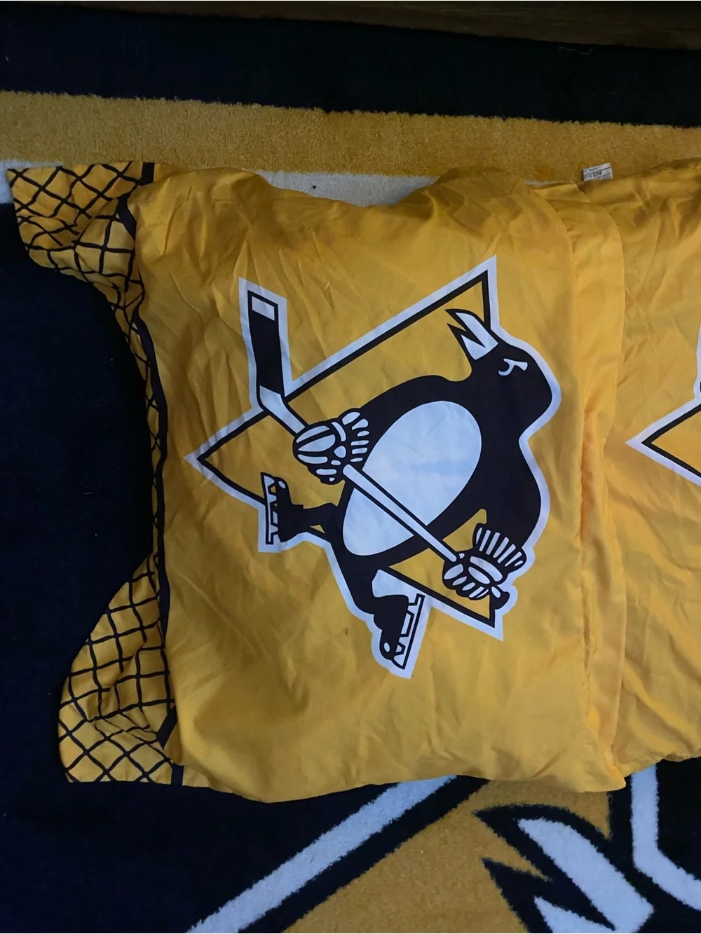 Queen Pittsburgh Penguin comforter and shams